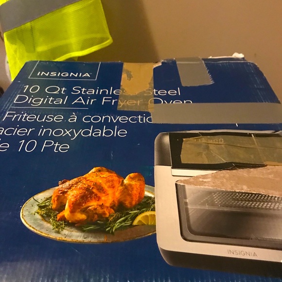 Insignia Air Fryer - Picture 1 of 4
